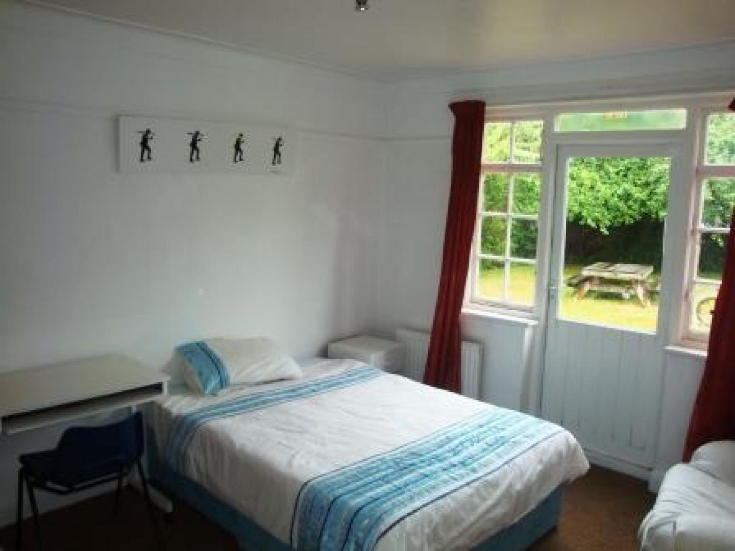 			5 Bedroom, 1 bath, 1 reception House			 Purley Avenue, CRICKLEWOOD